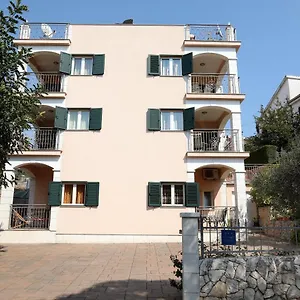 villa-kuzmanic-trogir.splithotels.org/